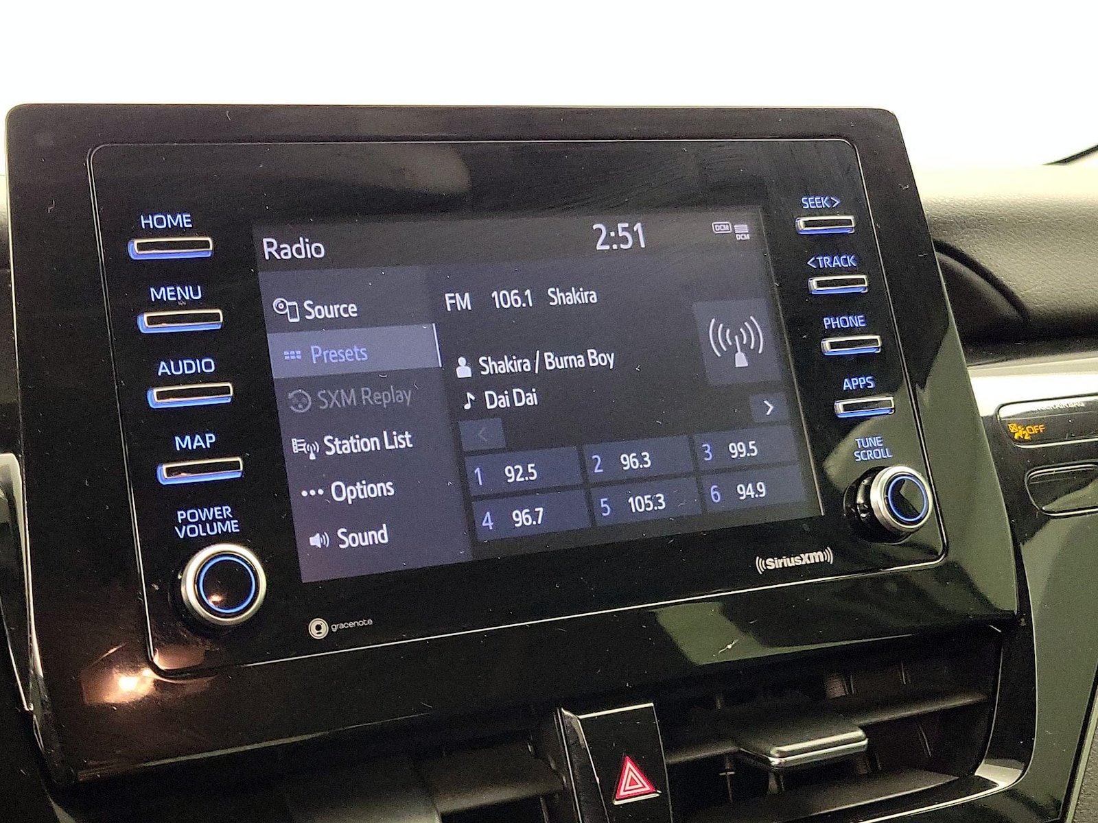 2021 Toyota Camry SE - Photo 16