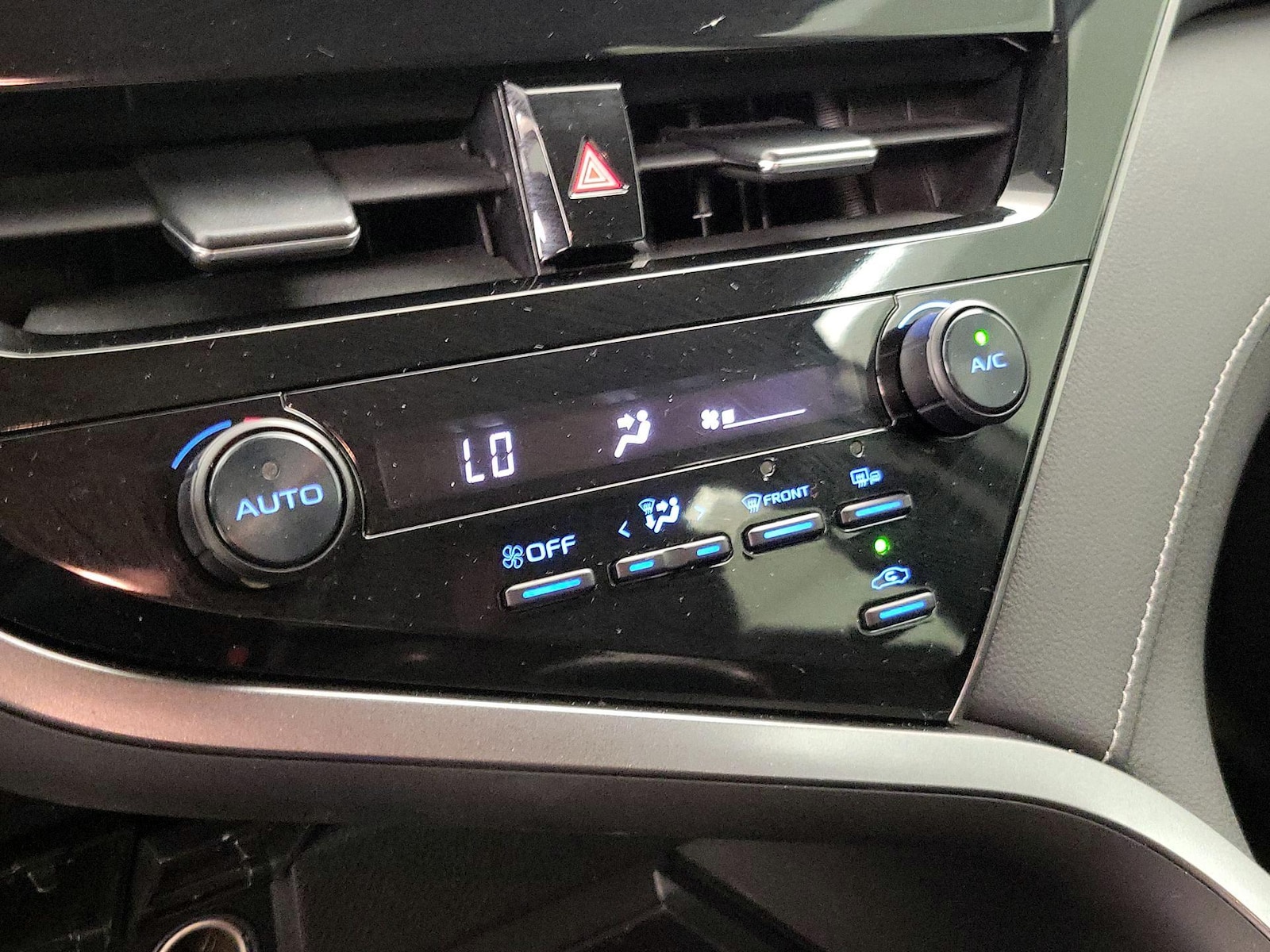 2021 Toyota Camry SE - Photo 17