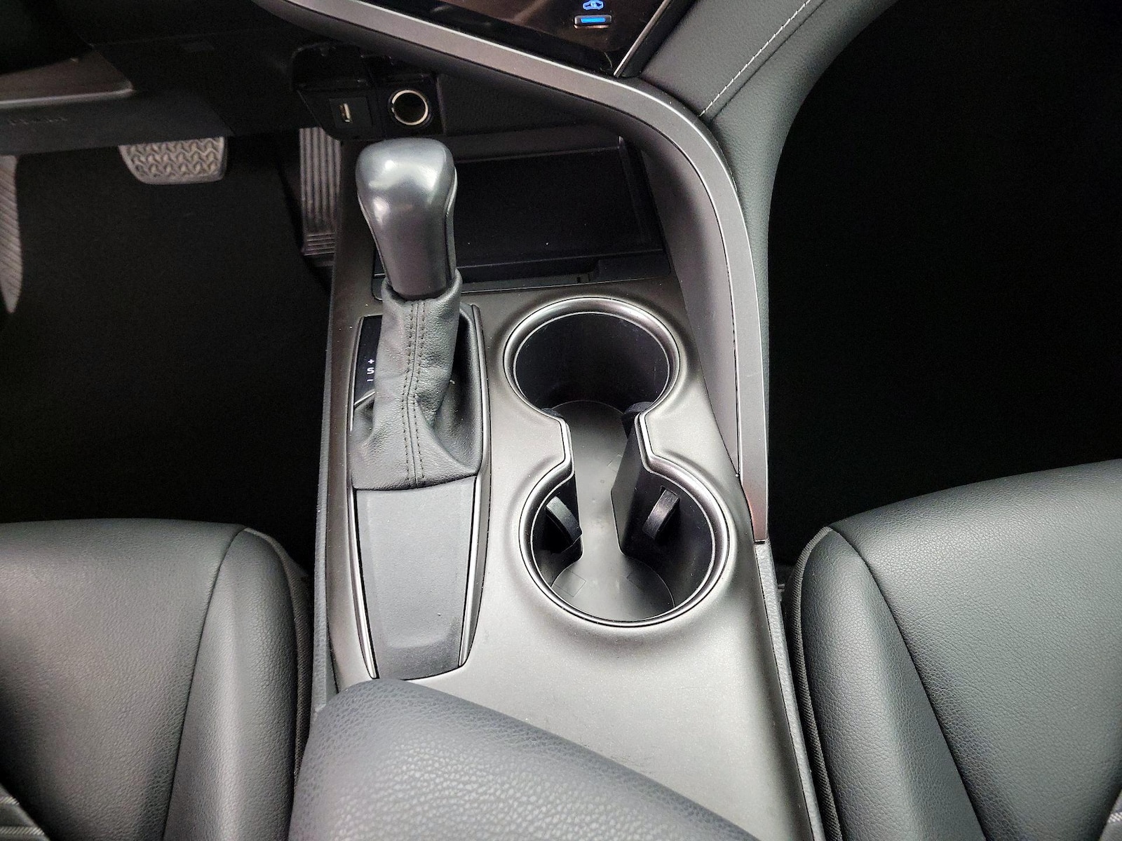 2021 Toyota Camry SE - Photo 18