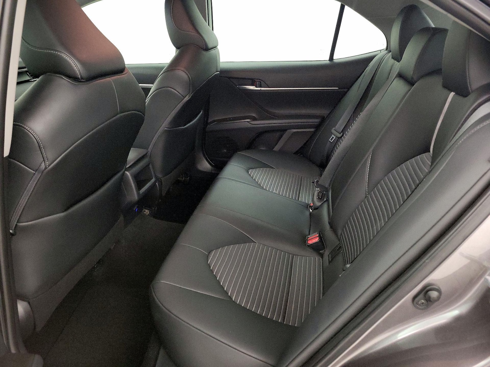 2021 Toyota Camry SE - Photo 20