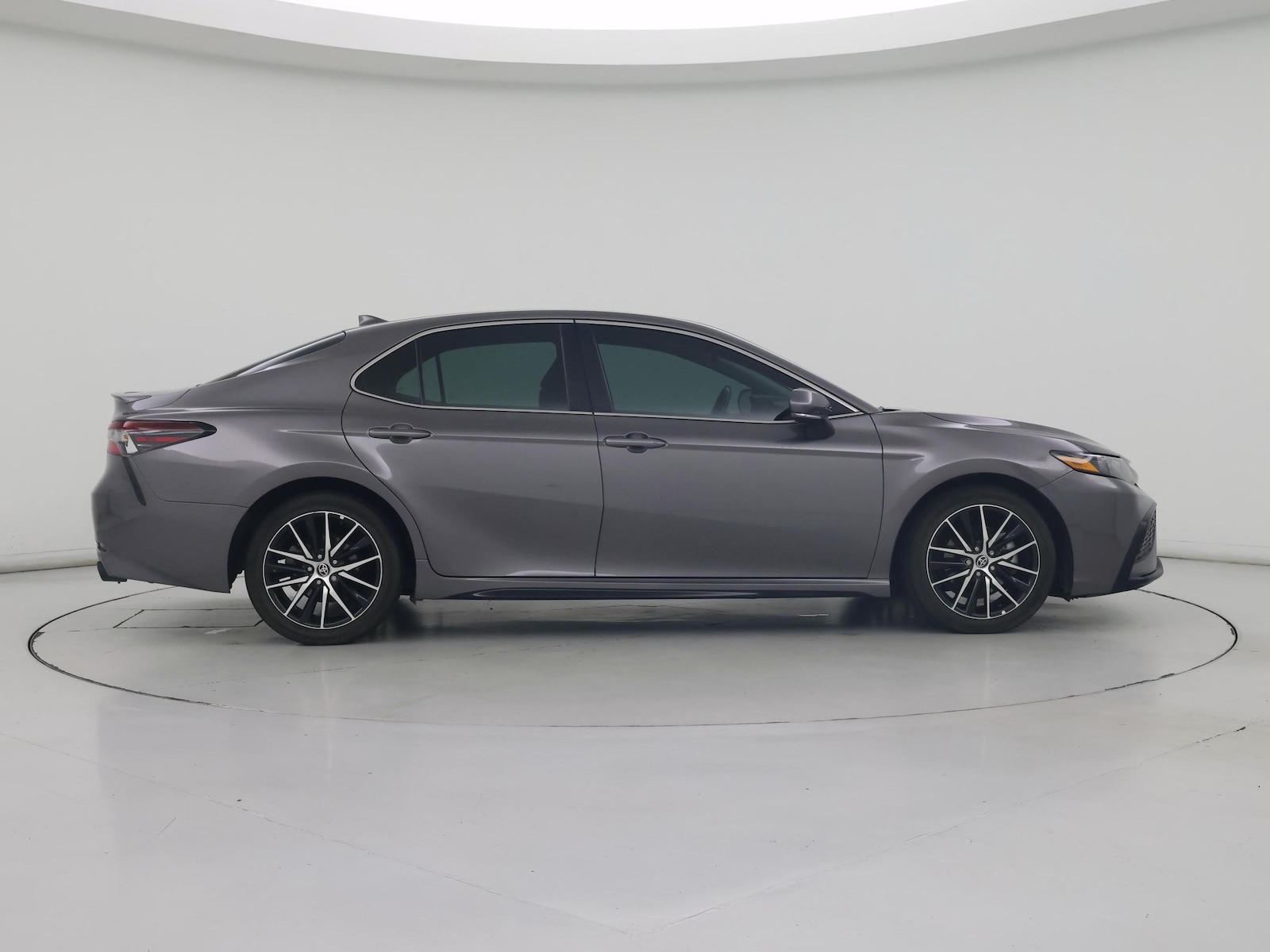 2021 Toyota Camry SE - Photo 8
