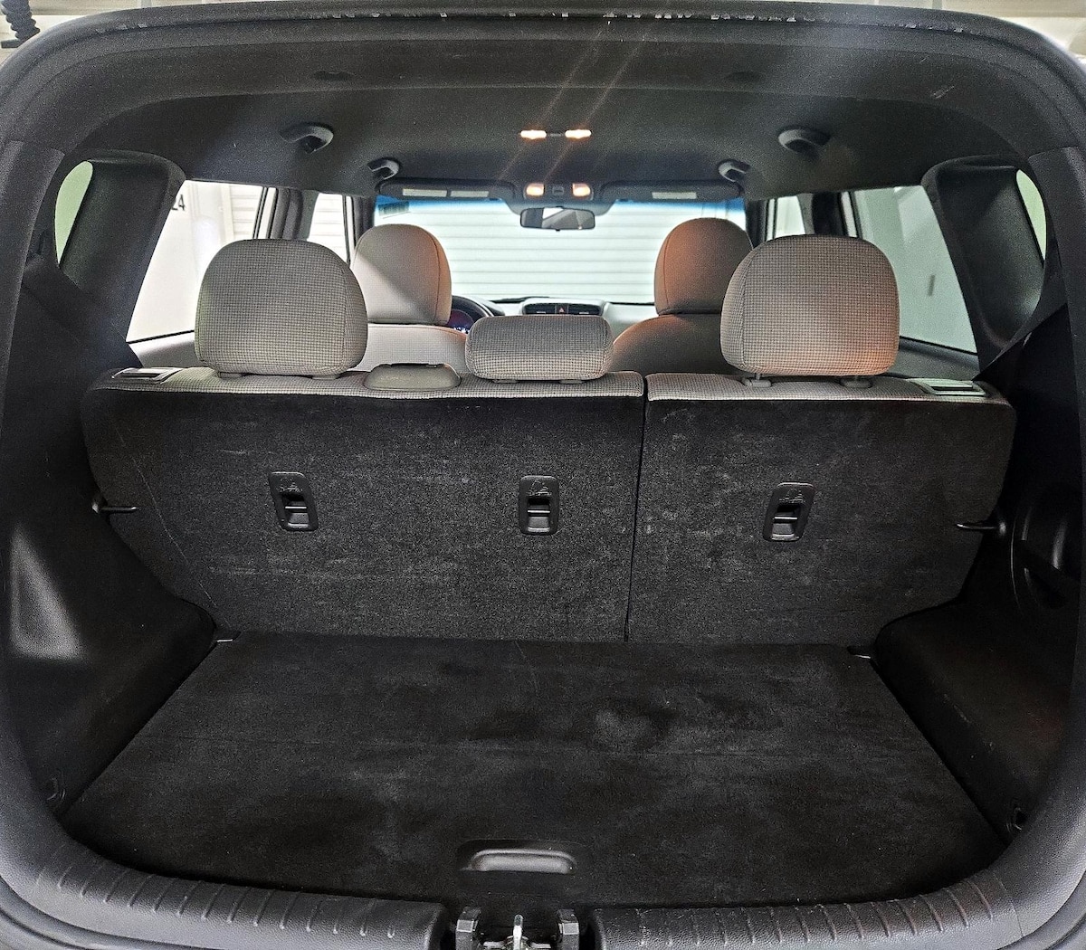 Trunk/Cargo (Seats Up)