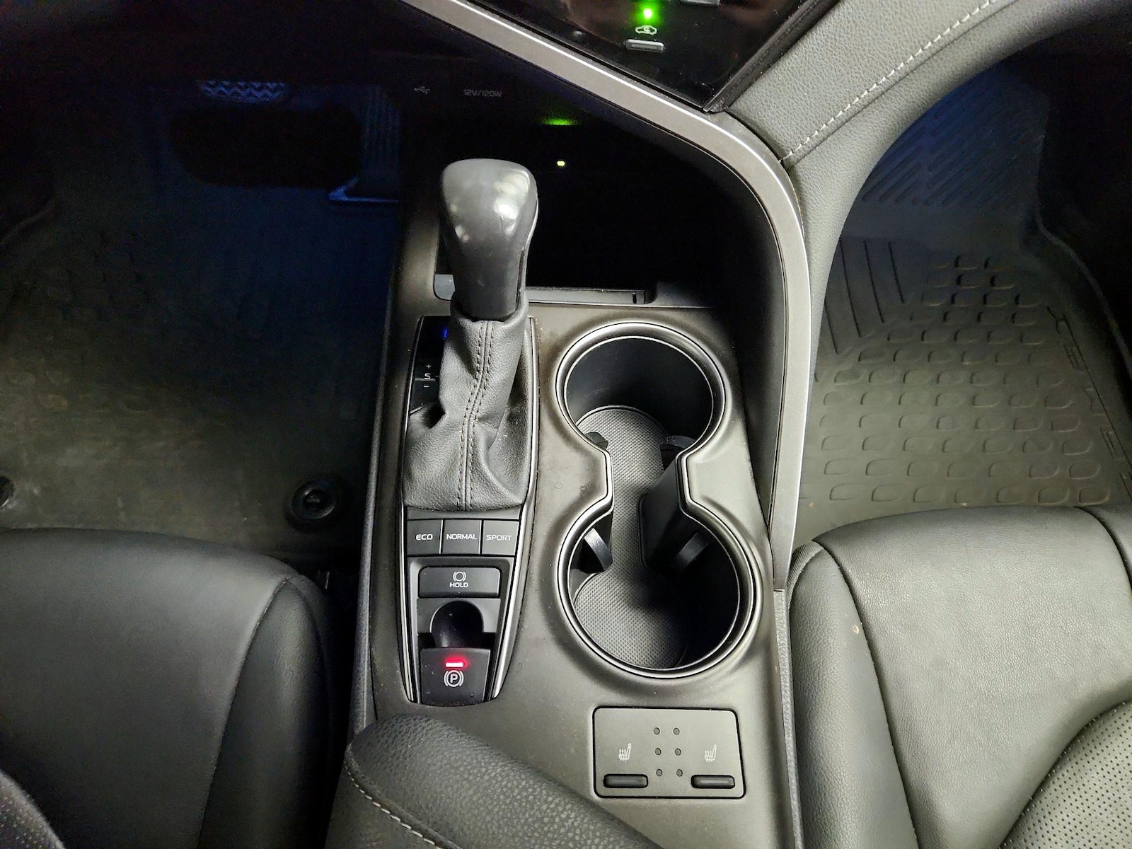 2021 Toyota Camry XSE - Photo 18