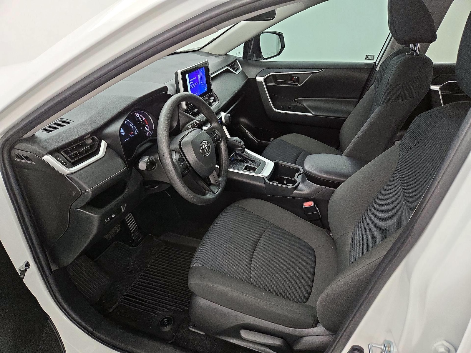 2025 Toyota RAV4 LE - Photo 12