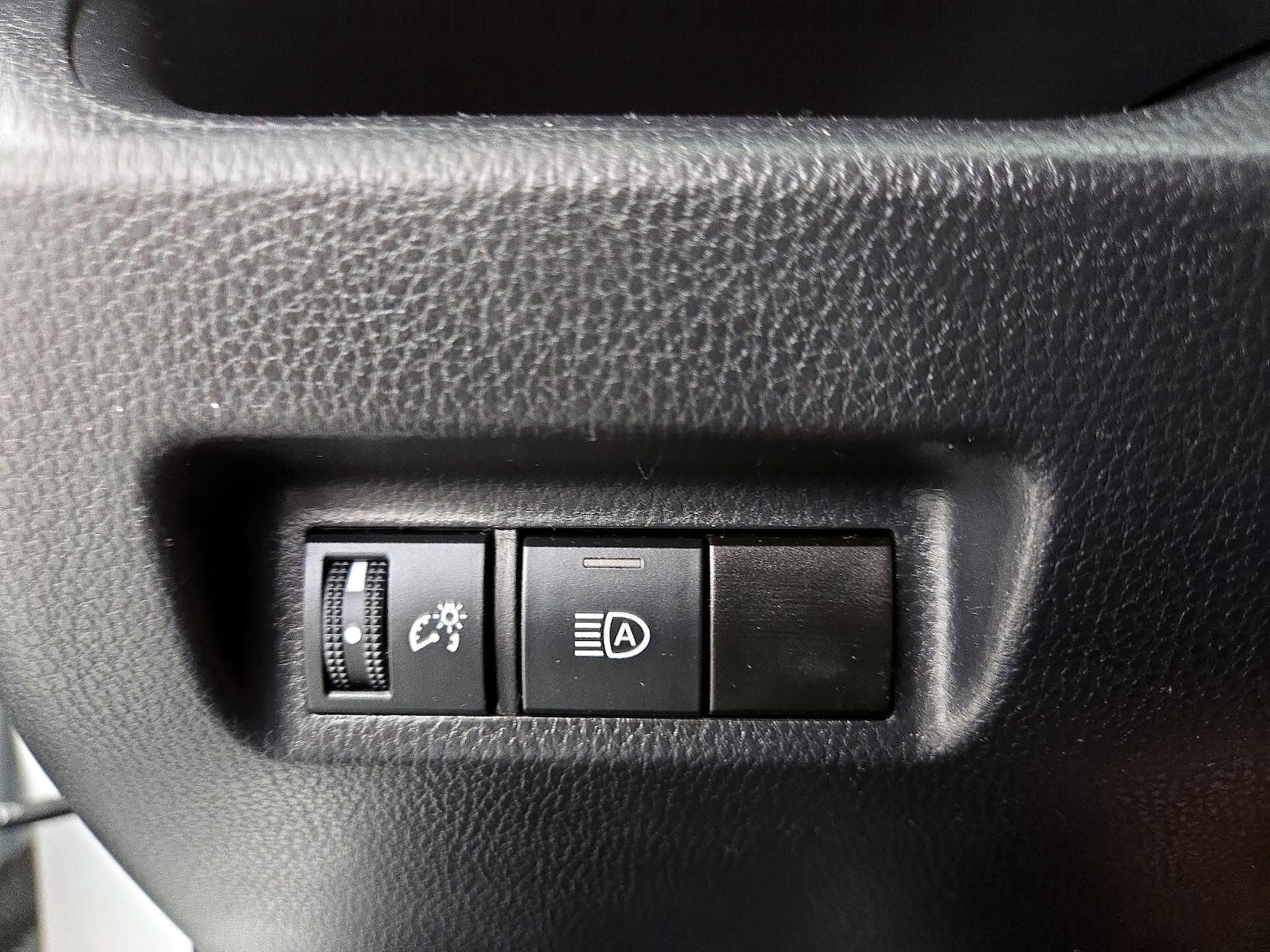 2025 Toyota RAV4 LE - Photo 14