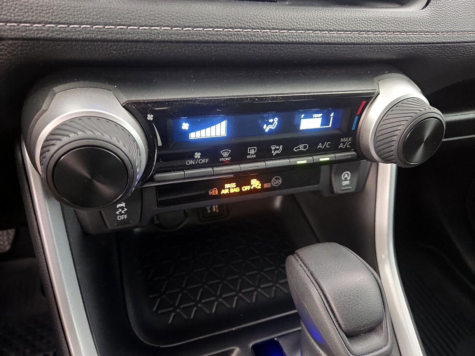 2025 Toyota RAV4 LE - Photo 17