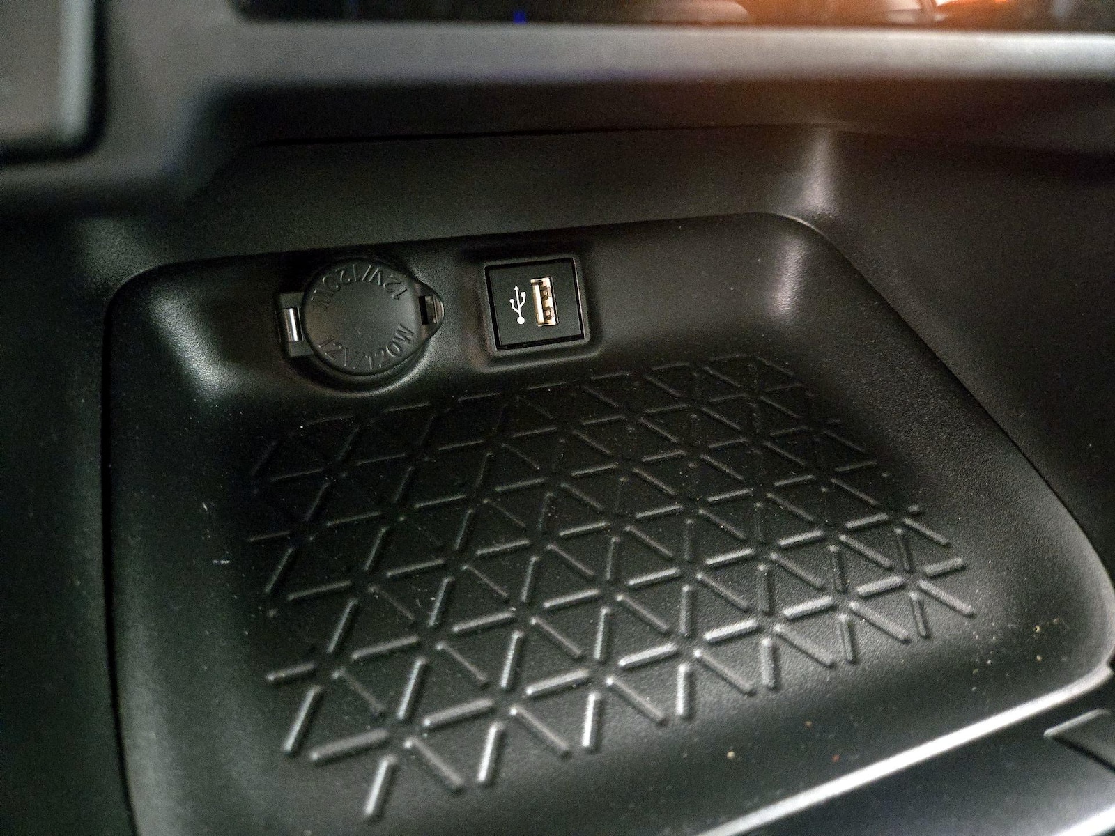 2025 Toyota RAV4 LE - Photo 19