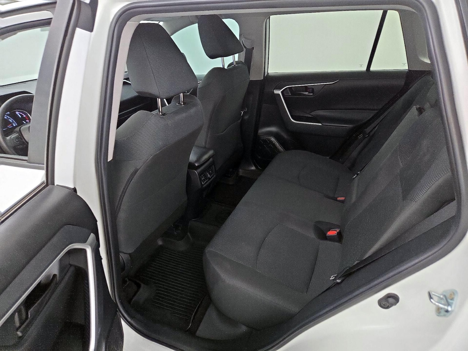 2025 Toyota RAV4 LE - Photo 20