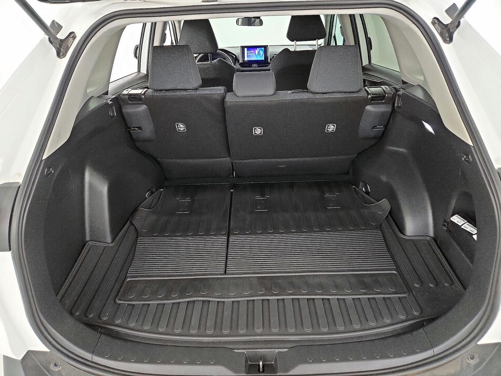 2025 Toyota RAV4 LE - Photo 21