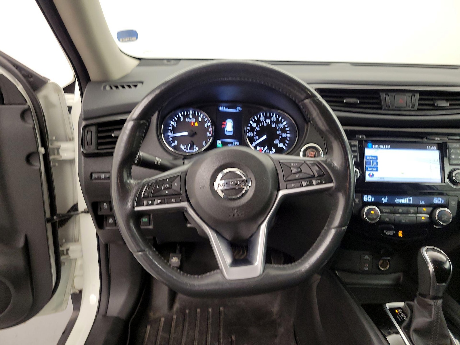 2017 Nissan Rogue SV - Photo 11