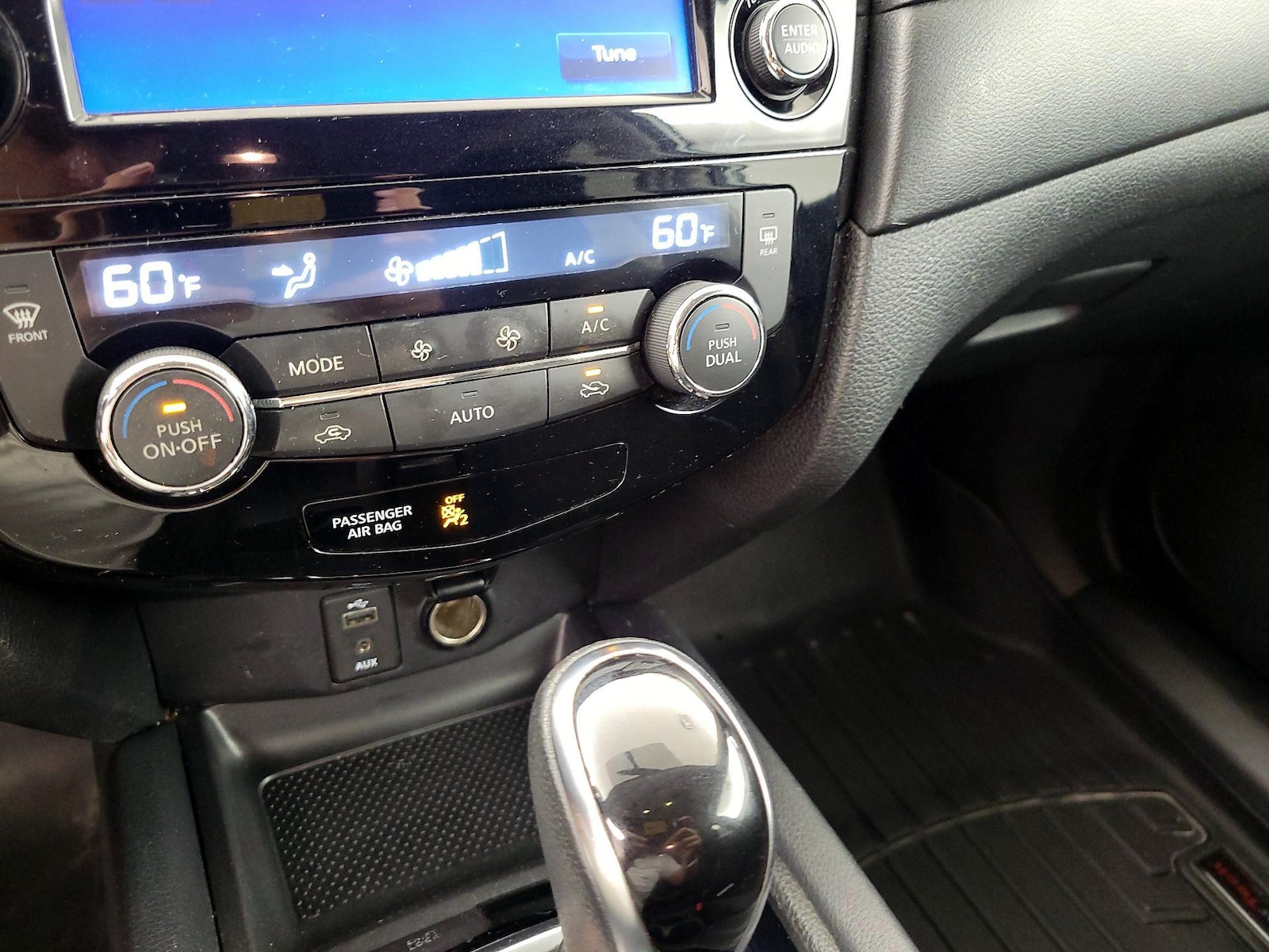 2017 Nissan Rogue SV - Photo 18