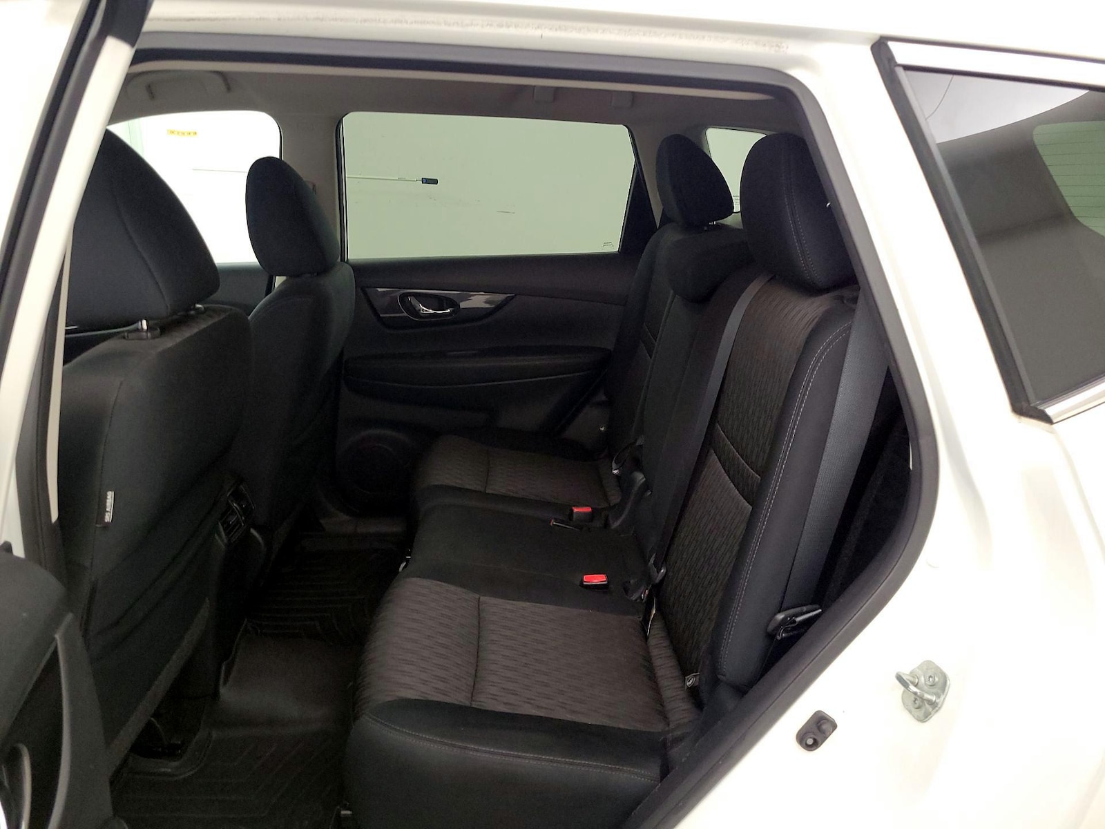 2017 Nissan Rogue SV - Photo 21