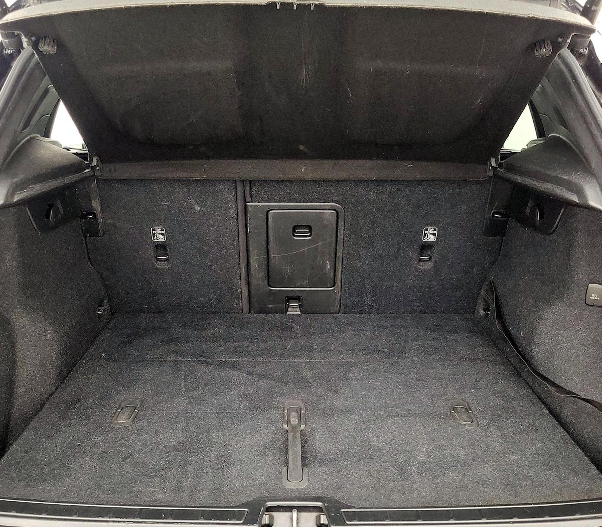 Trunk/Cargo (Seats Up)