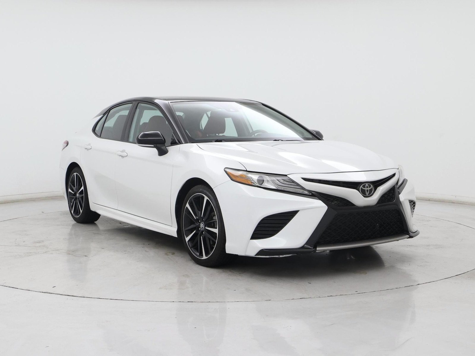 2019 Toyota Camry XSE - Photo 2