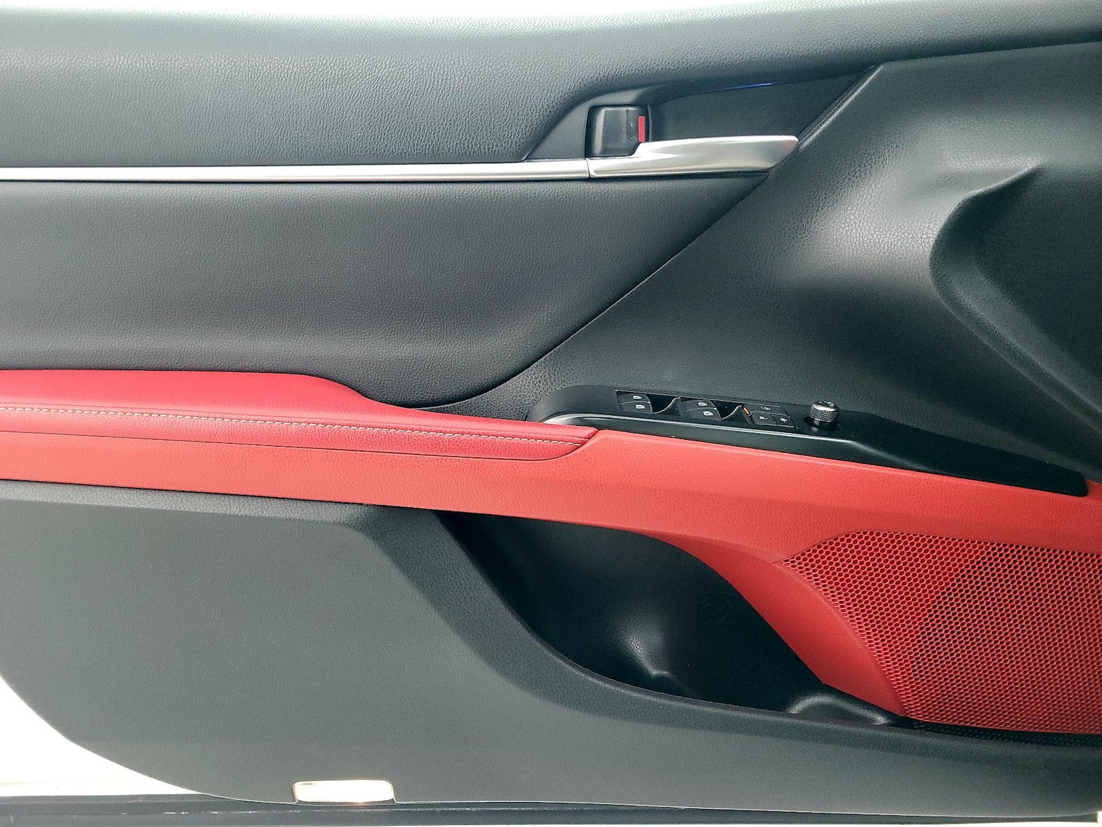 2019 Toyota Camry XSE - Photo 13