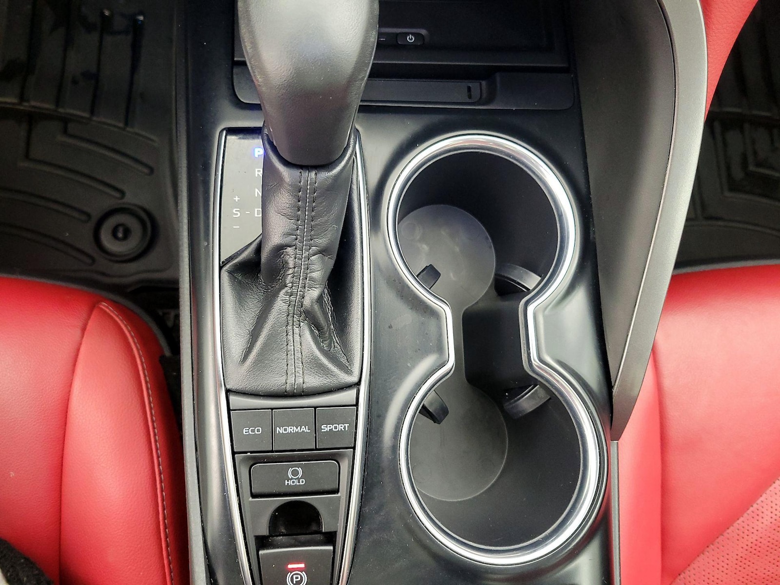 2019 Toyota Camry XSE - Photo 18