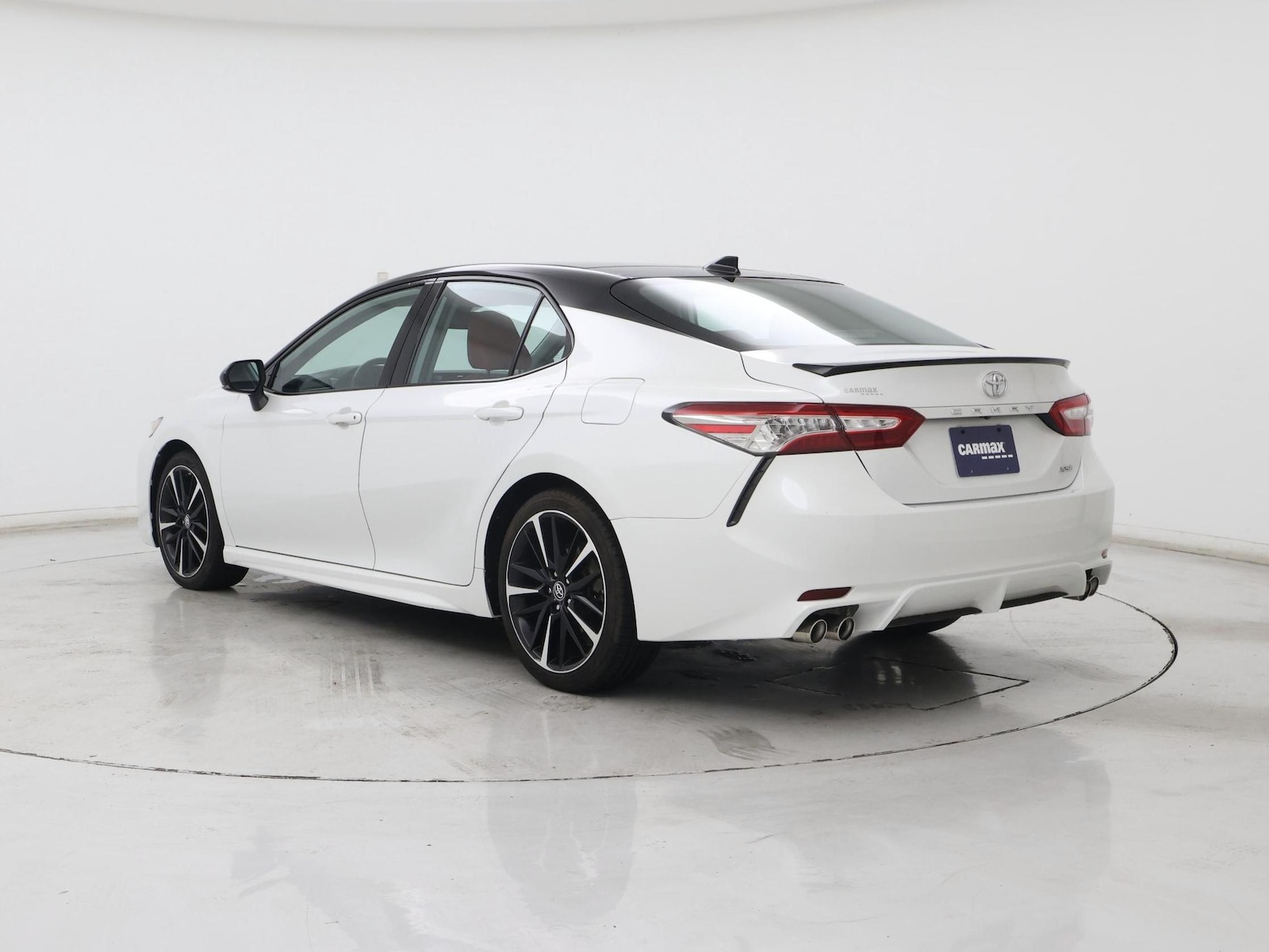 2019 Toyota Camry XSE - Photo 3