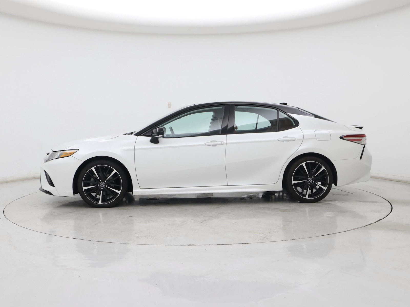 2019 Toyota Camry XSE - Photo 4