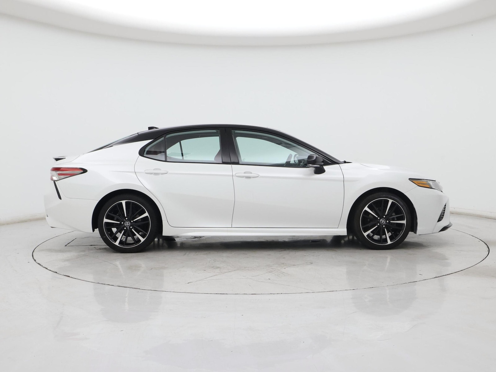 2019 Toyota Camry XSE - Photo 8