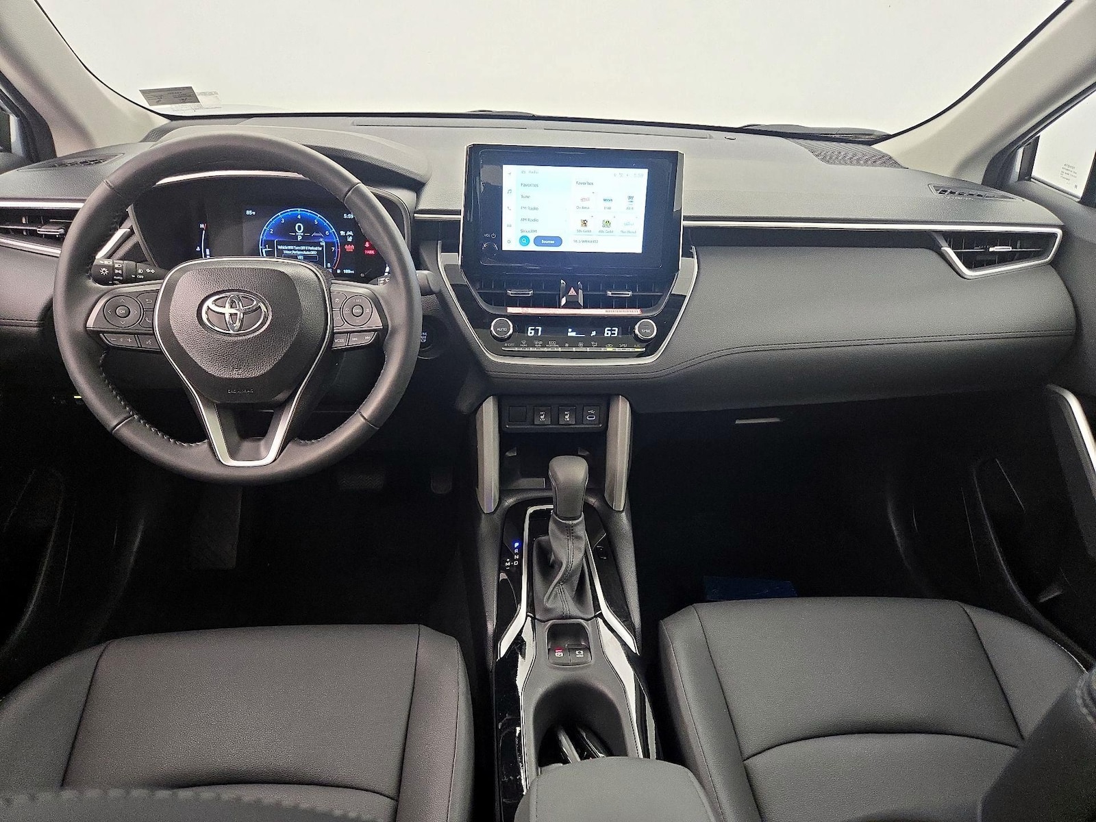 2025 Toyota Corolla Cross XLE - Photo 10