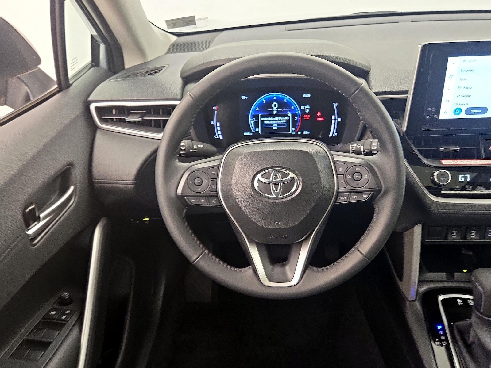 2025 Toyota Corolla Cross XLE - Photo 11