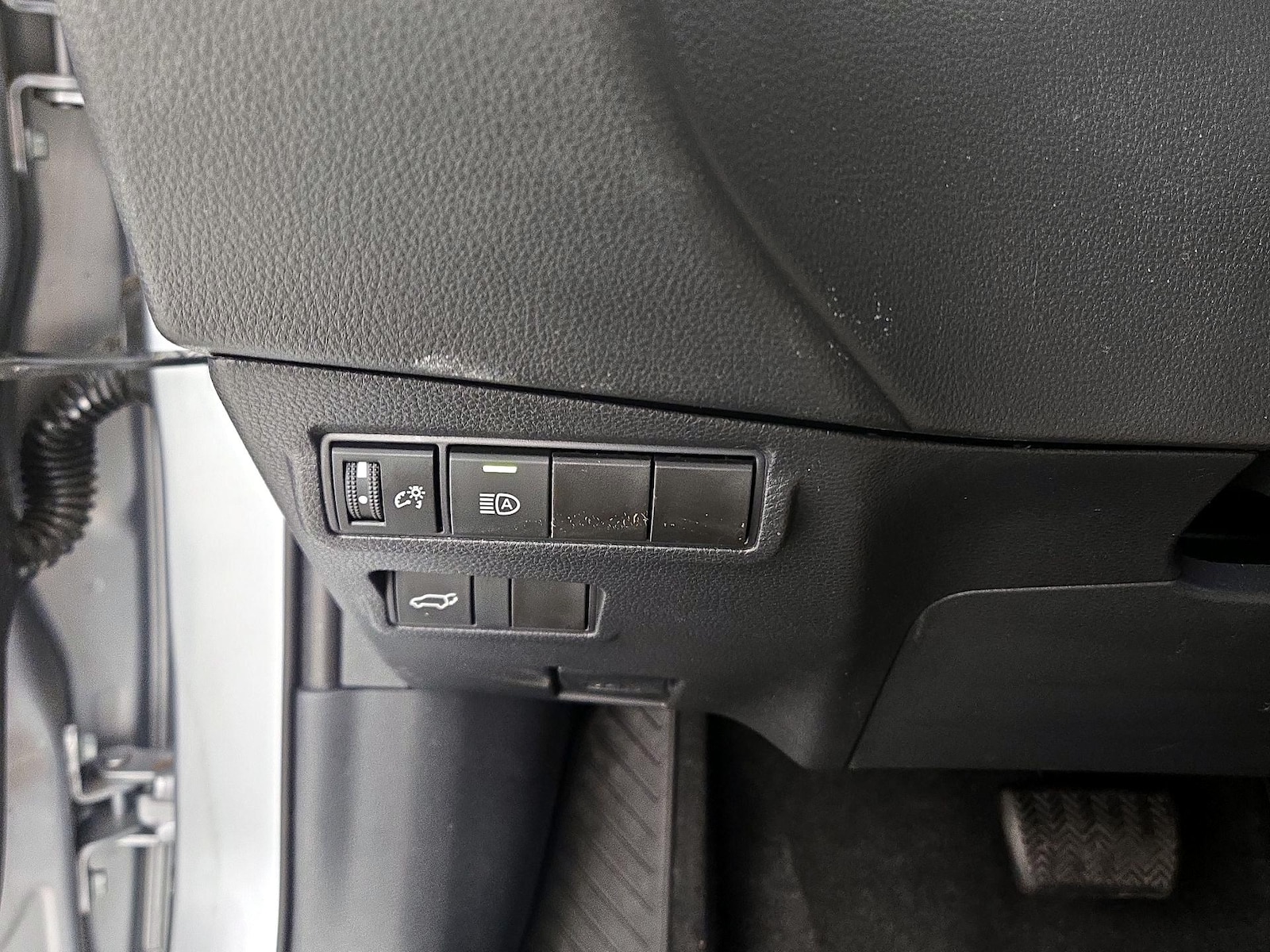 2025 Toyota Corolla Cross XLE - Photo 14