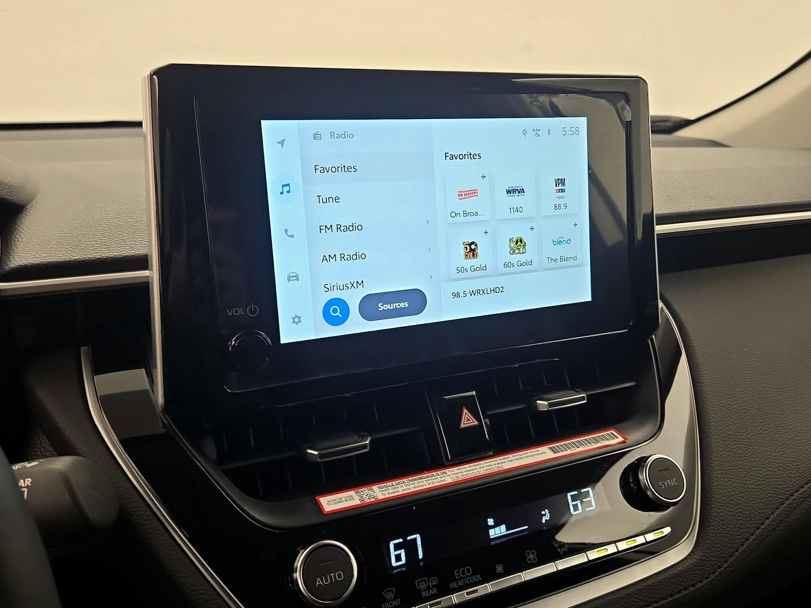 2025 Toyota Corolla Cross XLE - Photo 16