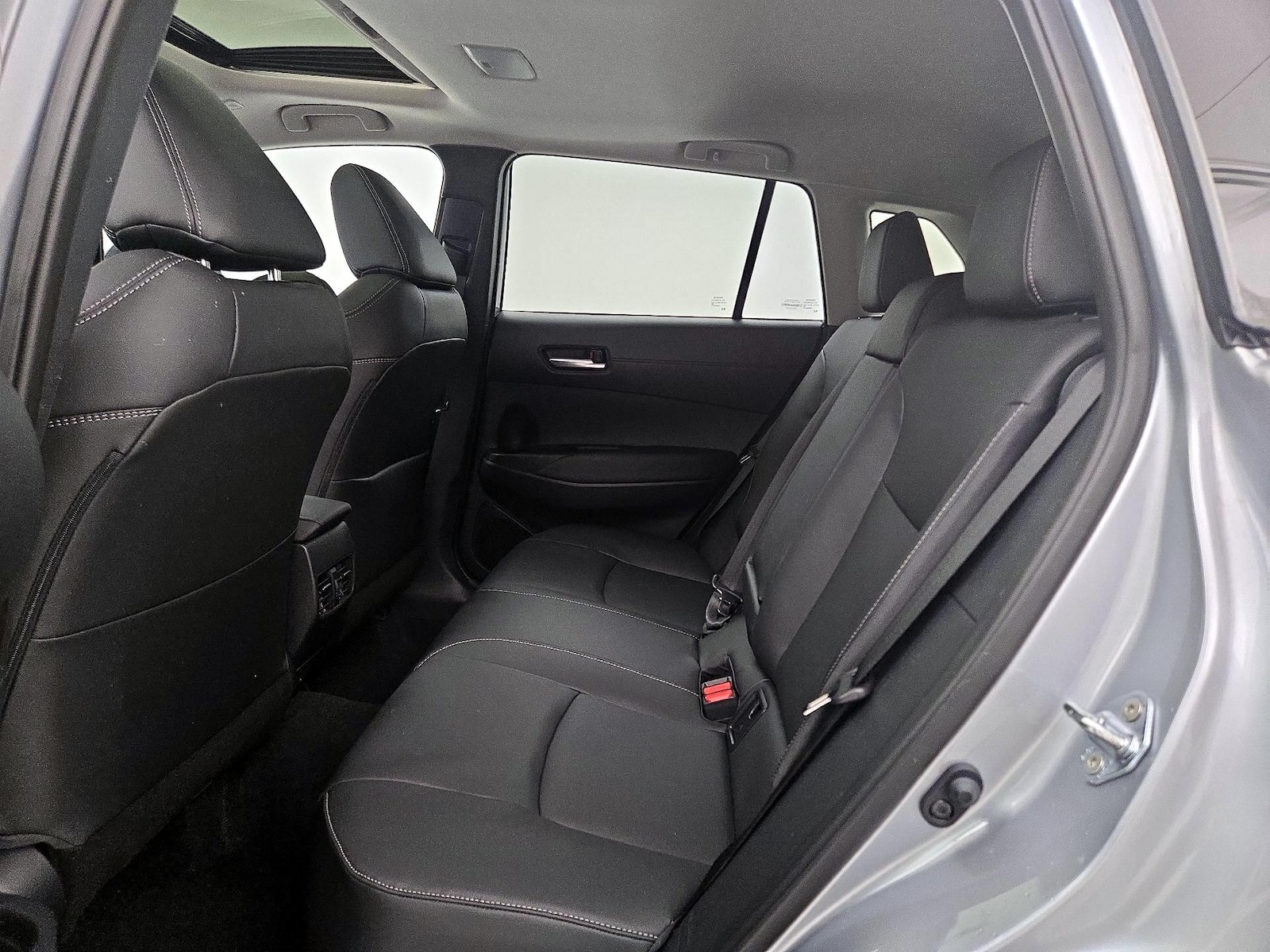 2025 Toyota Corolla Cross XLE - Photo 21