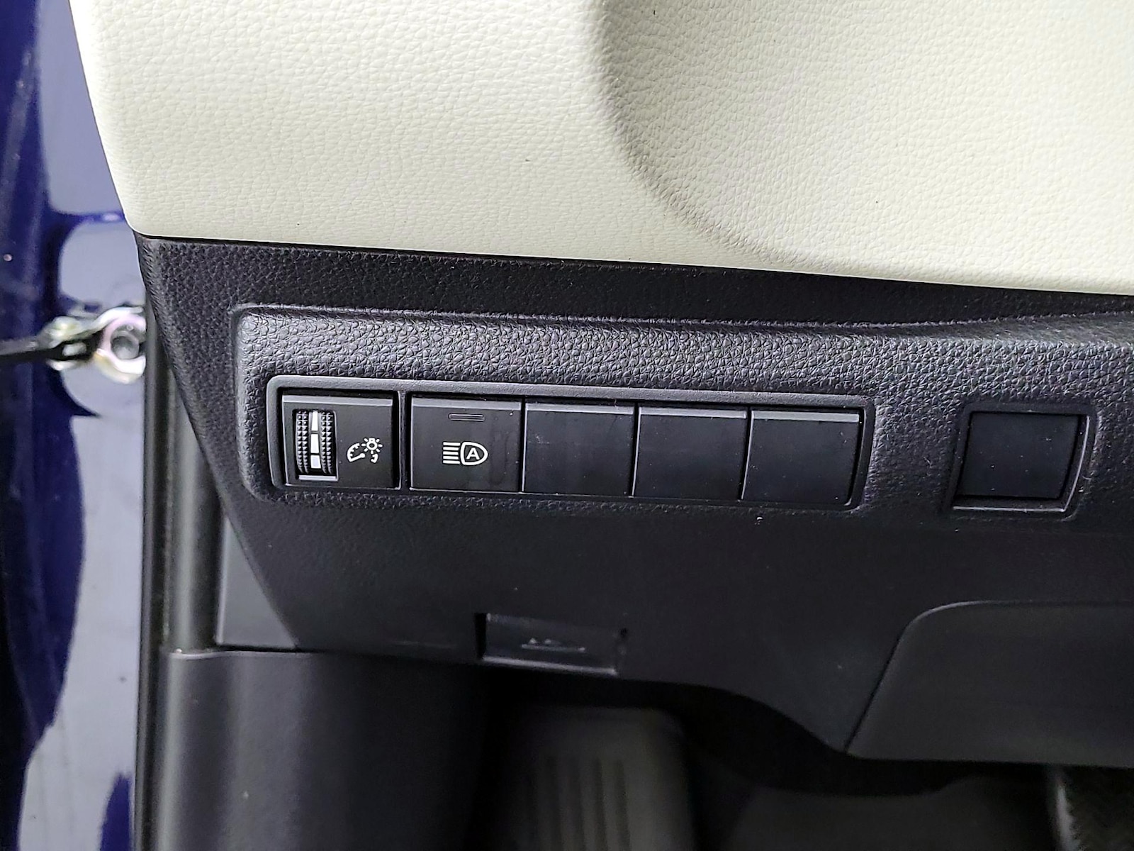 2020 Toyota Corolla LE - Photo 14