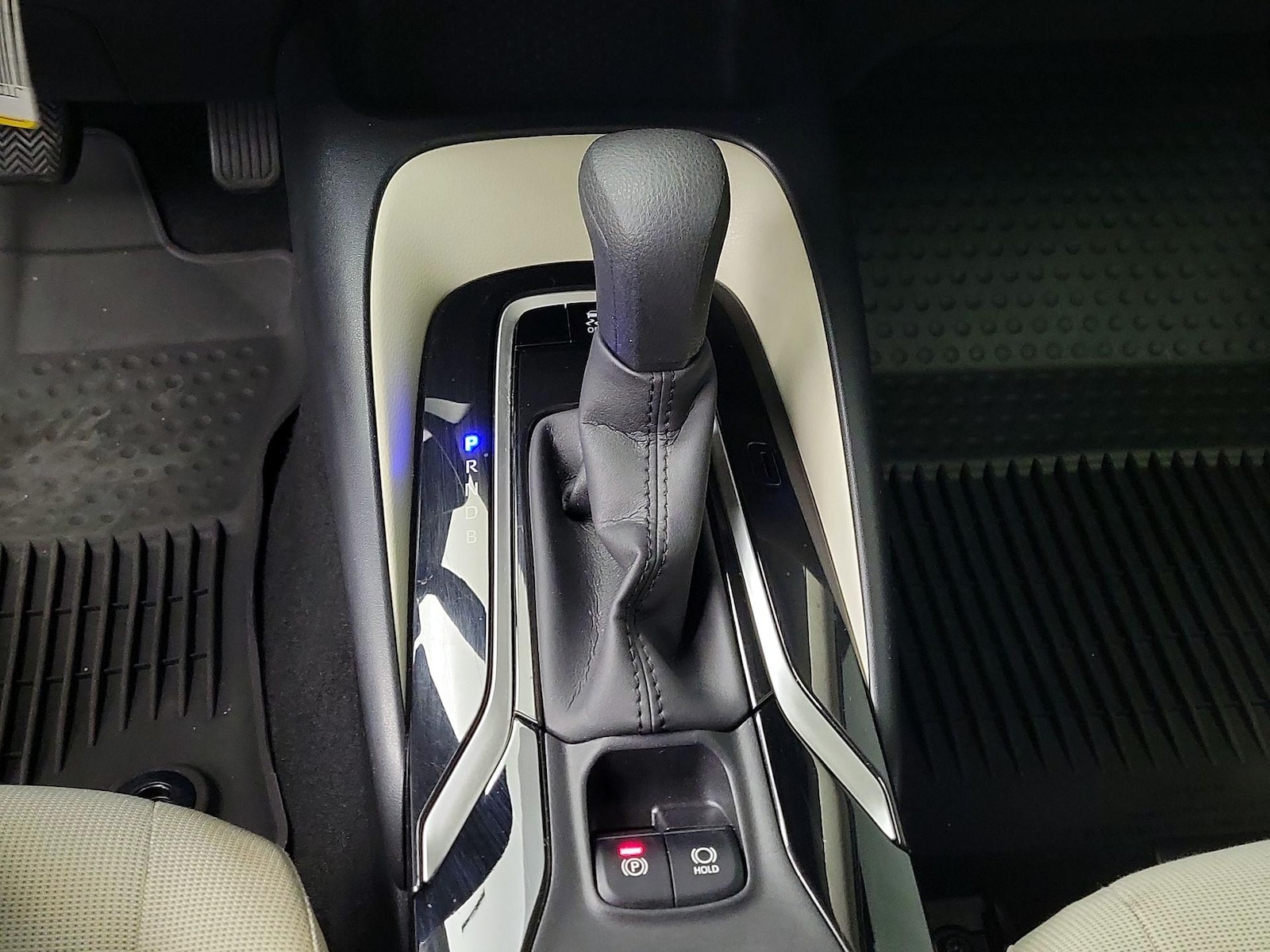 2020 Toyota Corolla LE - Photo 18