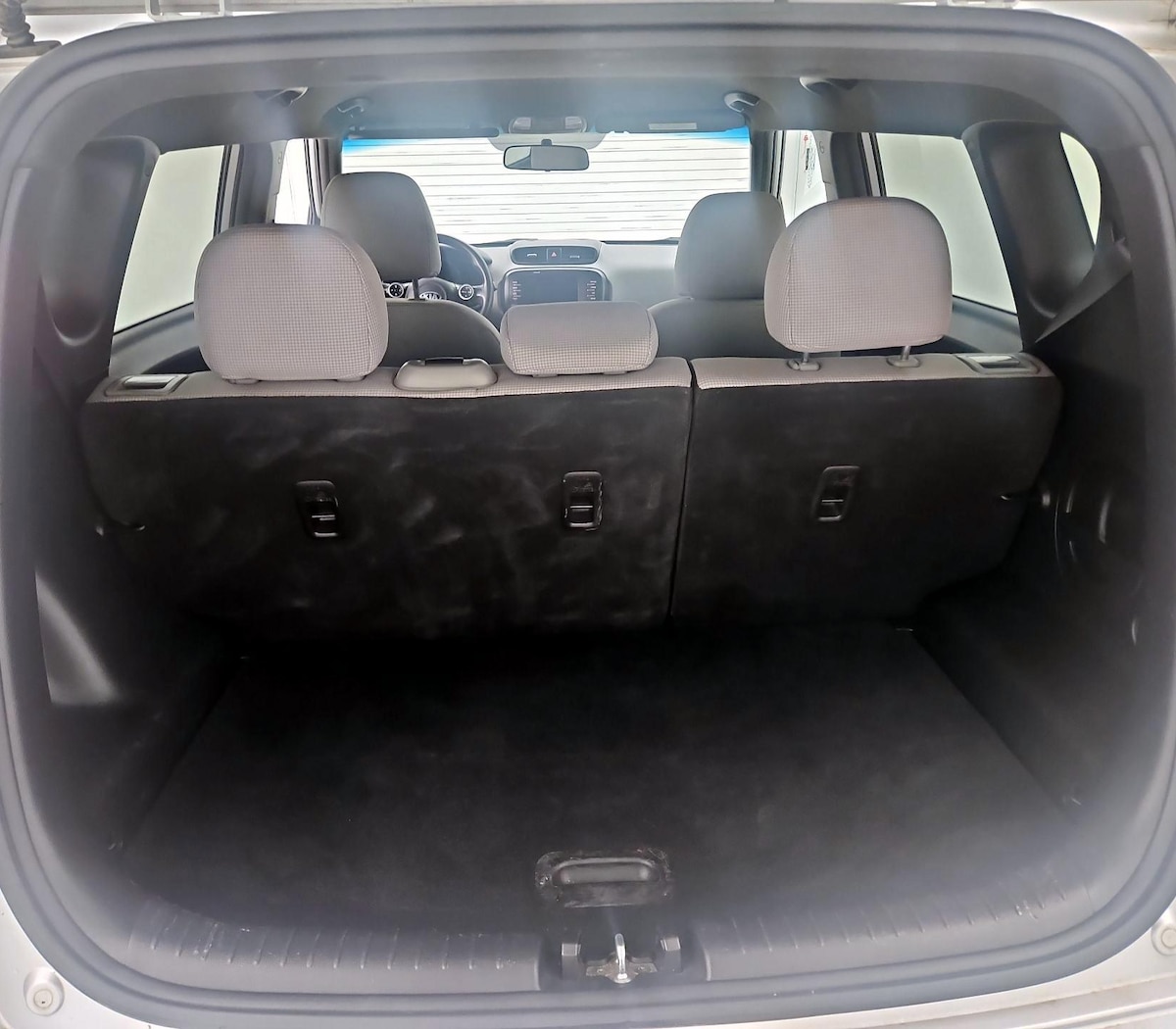 Trunk/Cargo (Seats Up)
