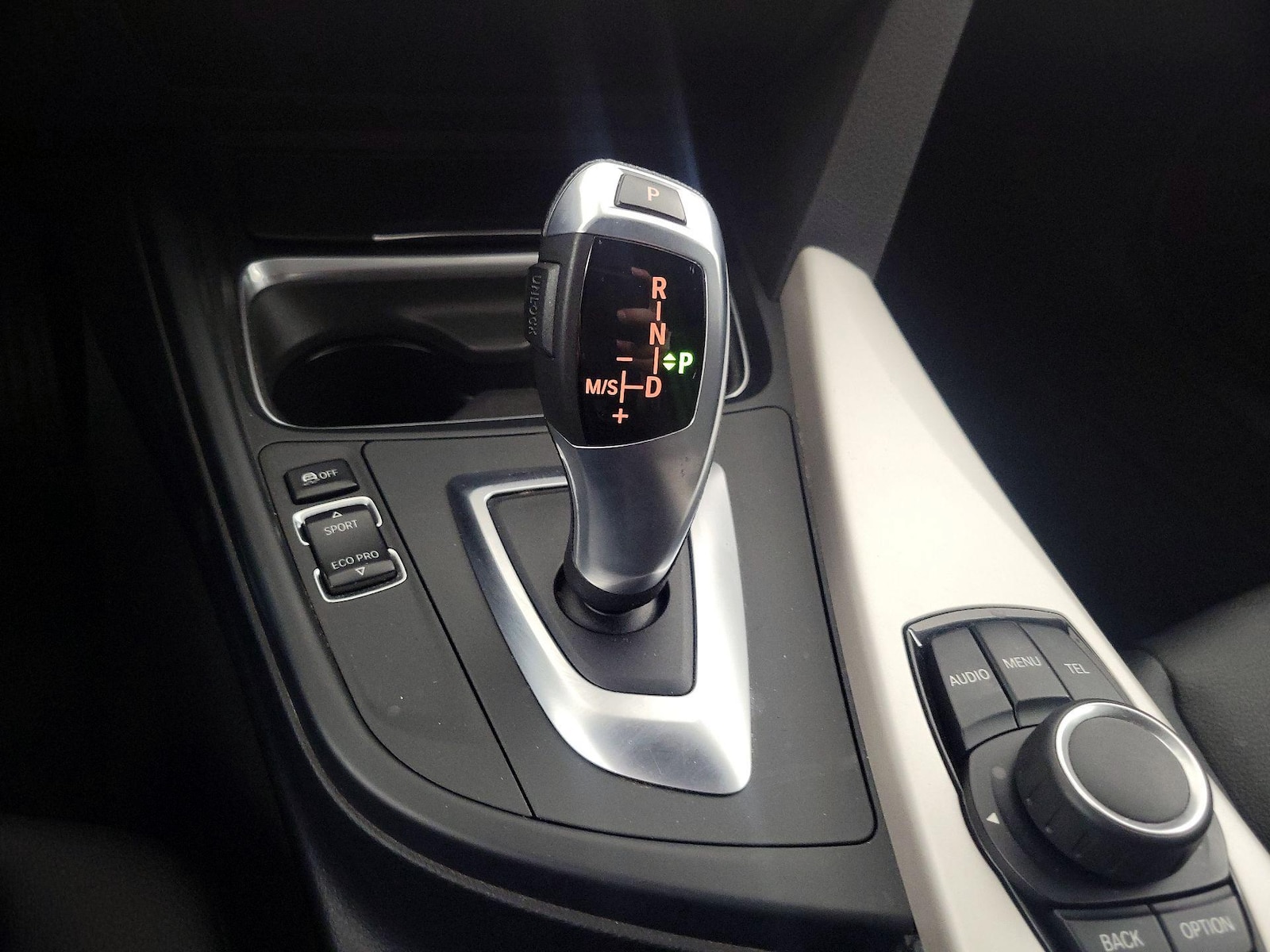 2015 BMW 3 Series 320i - Photo 17