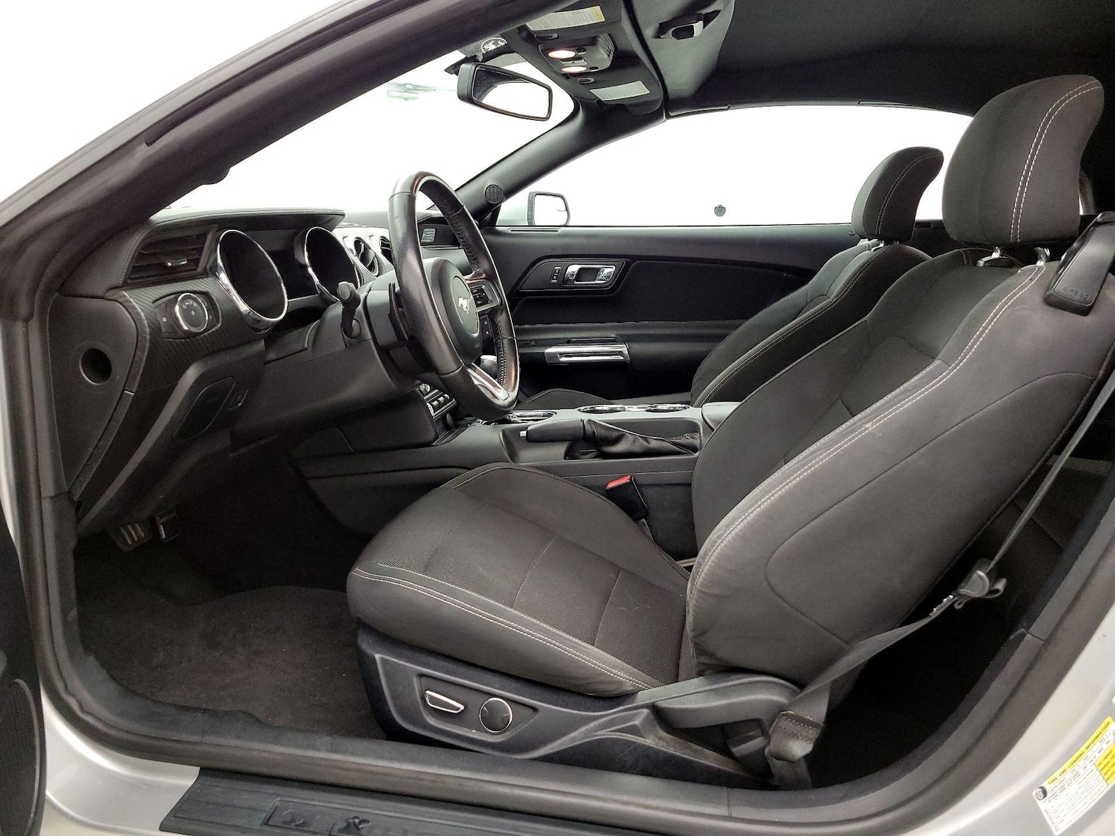 2015 Ford Mustang V6 - Photo 12