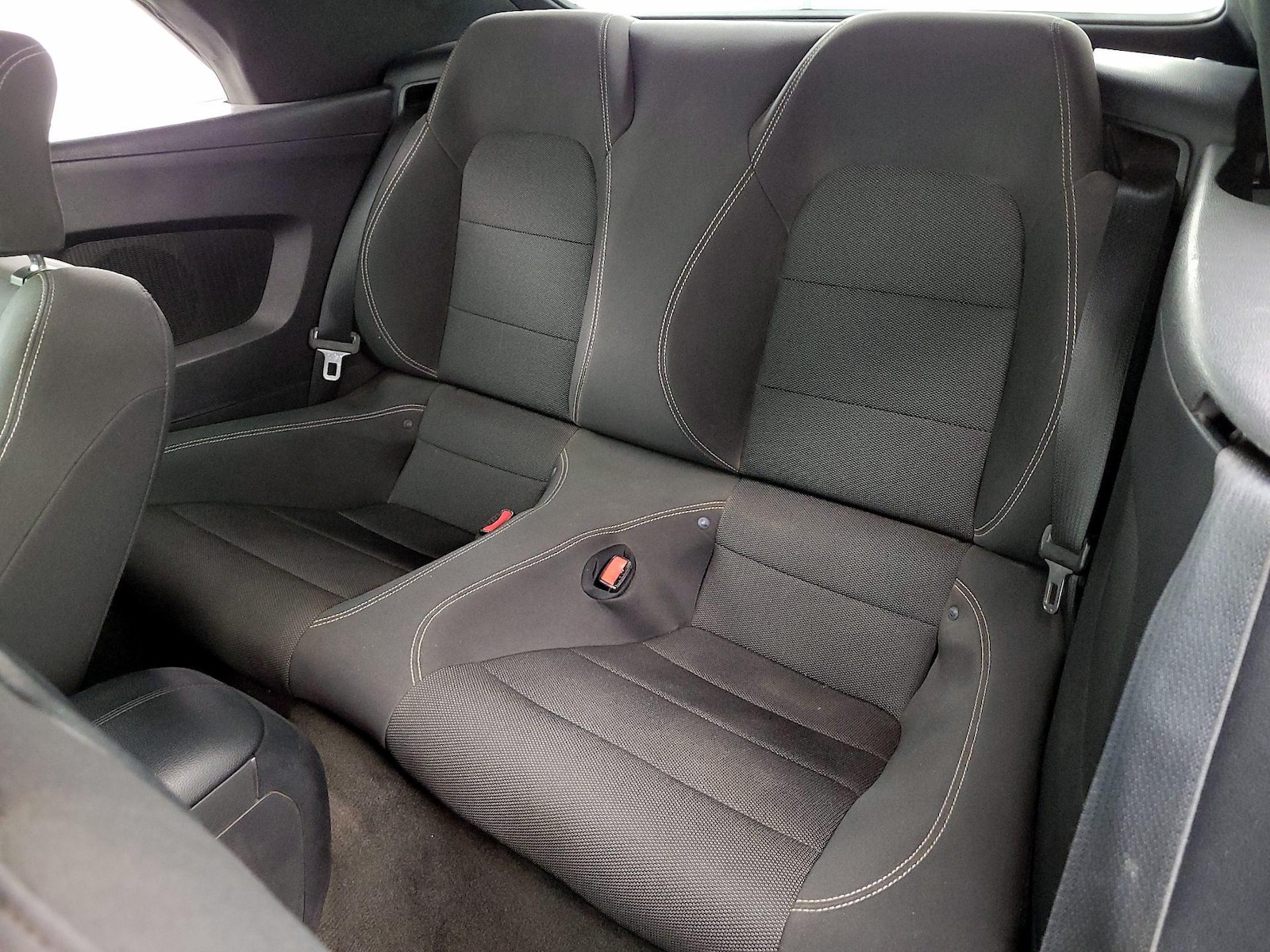 2015 Ford Mustang V6 - Photo 20