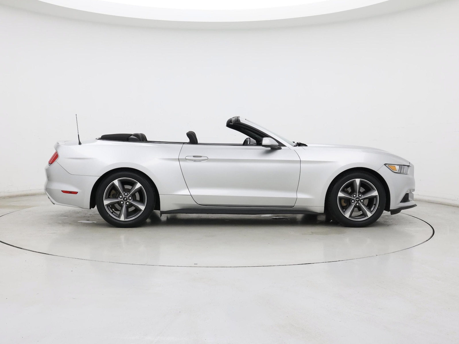 2015 Ford Mustang V6 - Photo 8