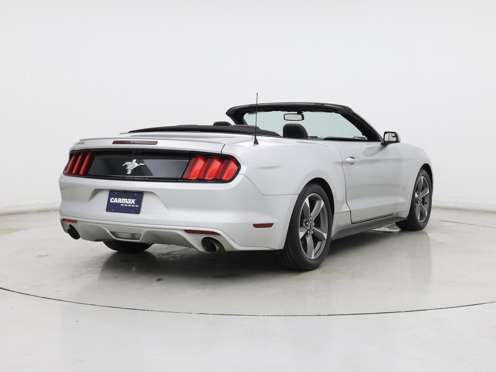 2015 Ford Mustang V6 - Photo 9