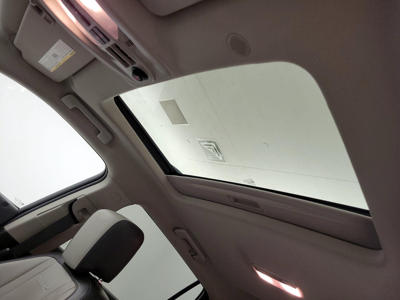 Sunroof(s) & Overhead Airbags