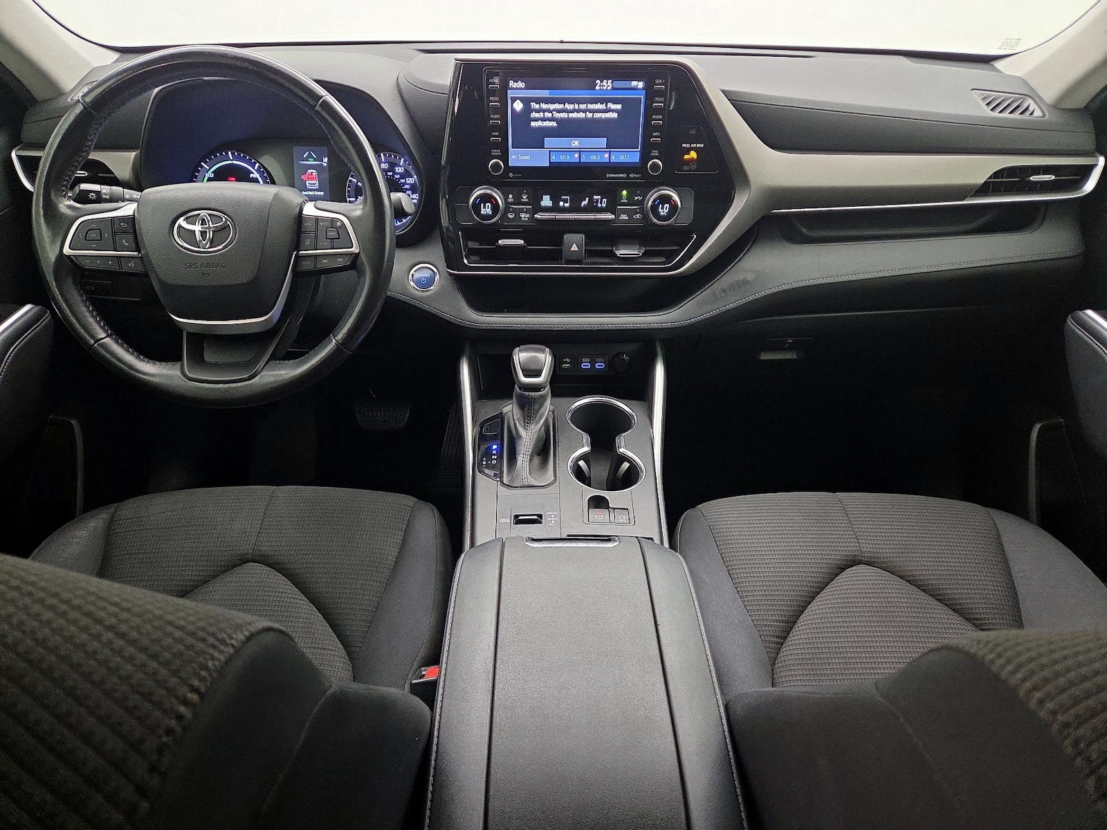 2022 Toyota Highlander LE - Photo 10
