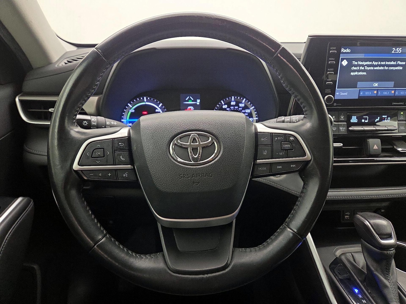 2022 Toyota Highlander LE - Photo 11