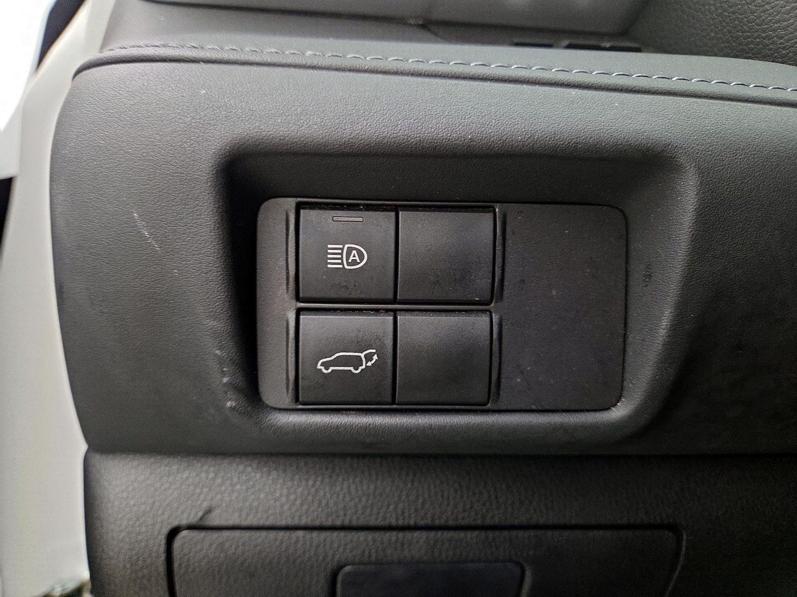 2022 Toyota Highlander LE - Photo 14