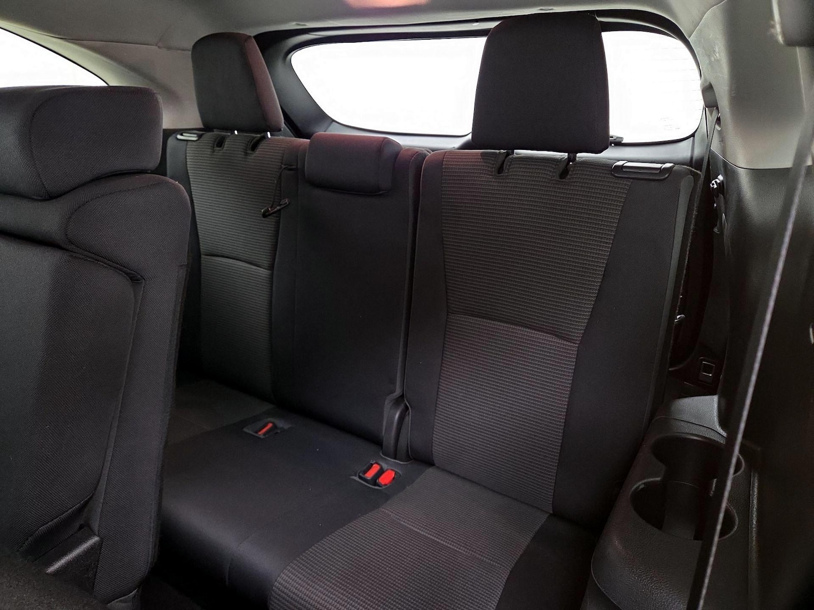 2022 Toyota Highlander LE - Photo 21