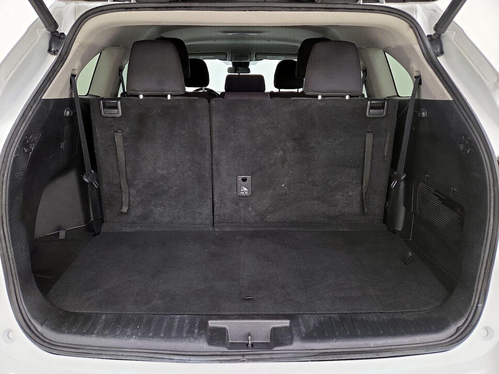 2022 Toyota Highlander LE - Photo 22