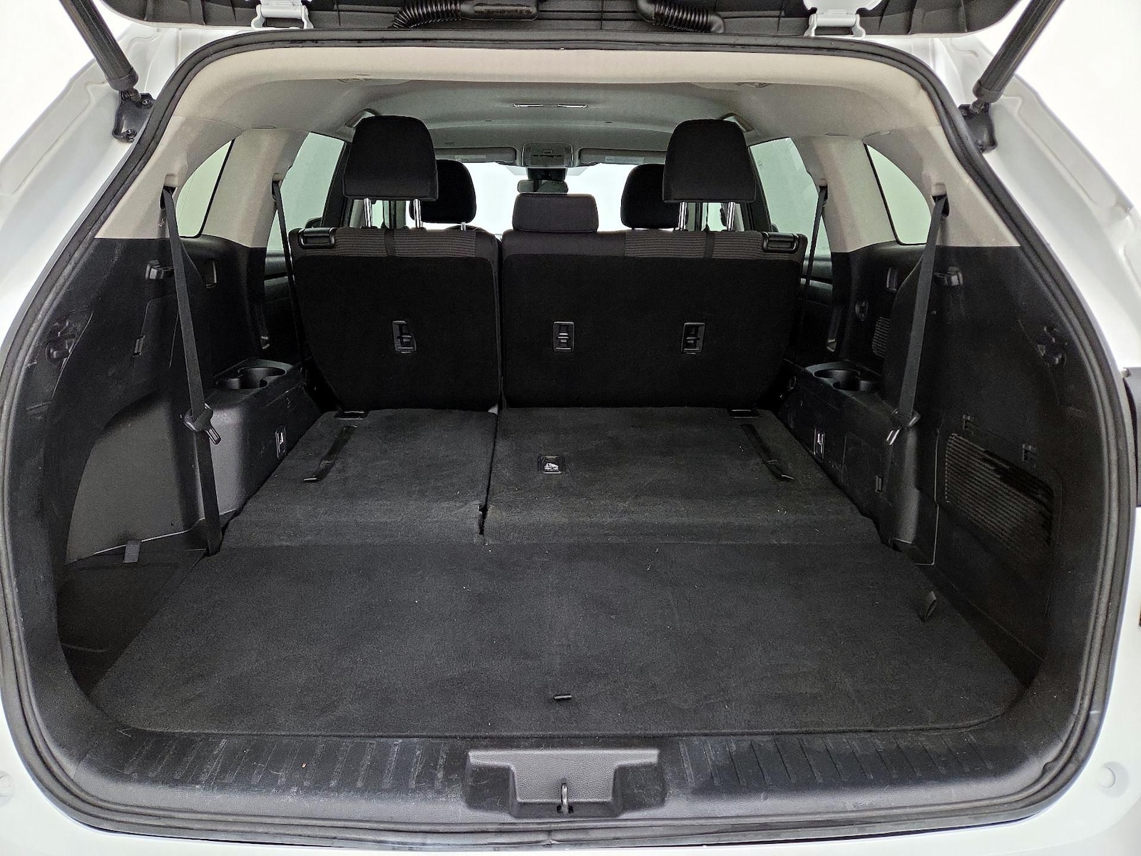2022 Toyota Highlander LE - Photo 23