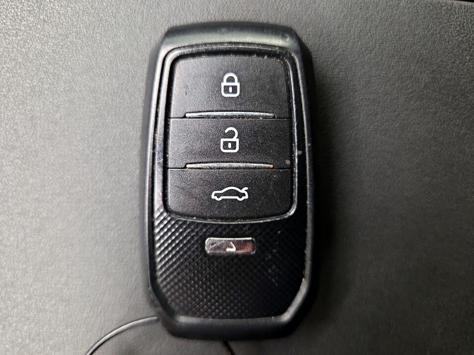 2022 Toyota Highlander LE - Photo 25