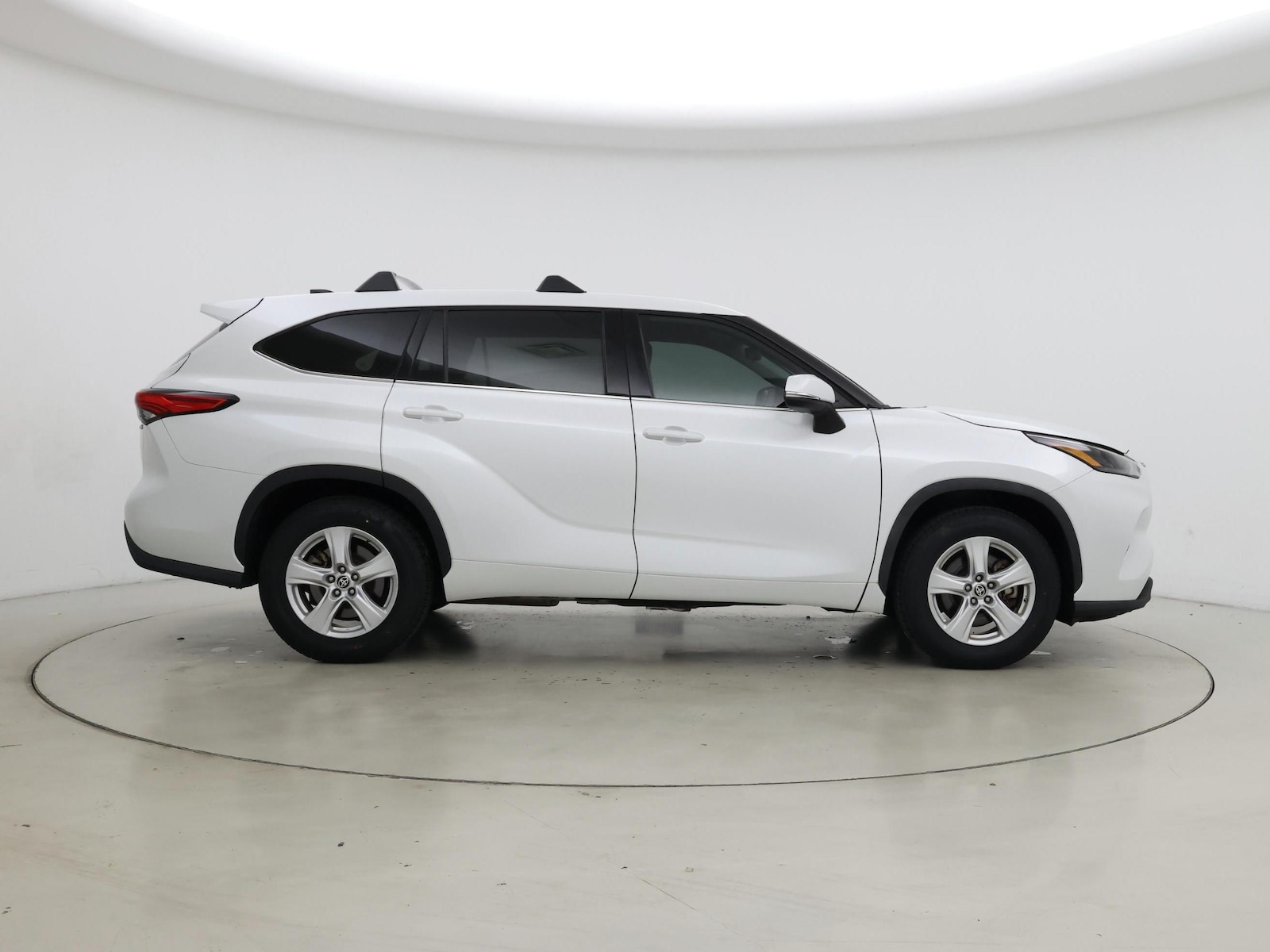 2022 Toyota Highlander LE - Photo 8