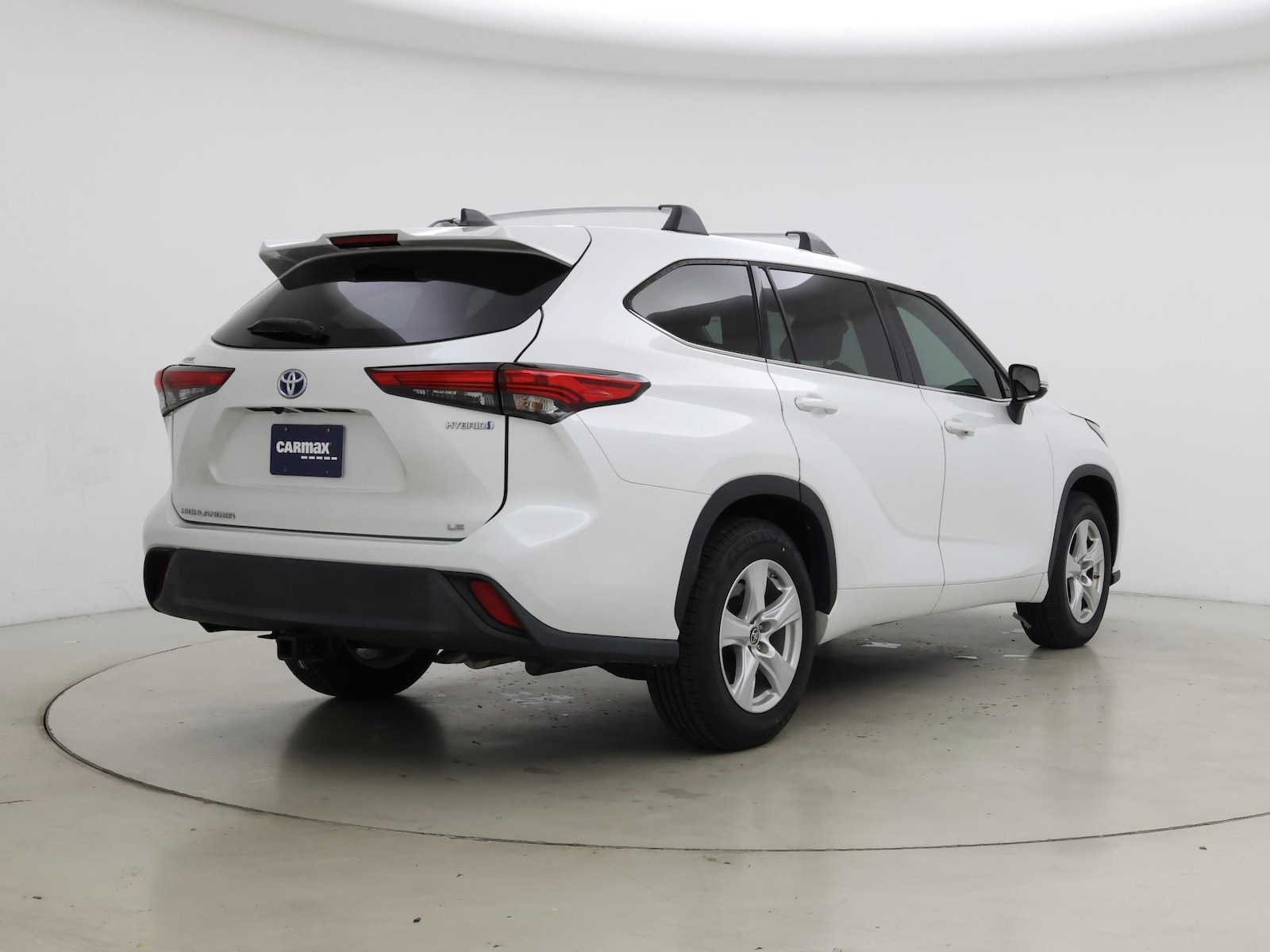 2022 Toyota Highlander LE - Photo 9