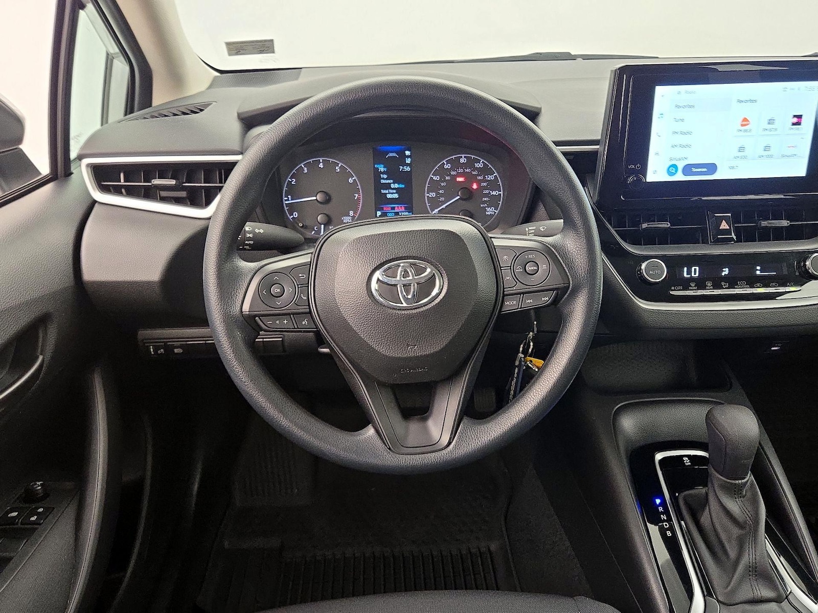 2024 Toyota Corolla LE - Photo 11