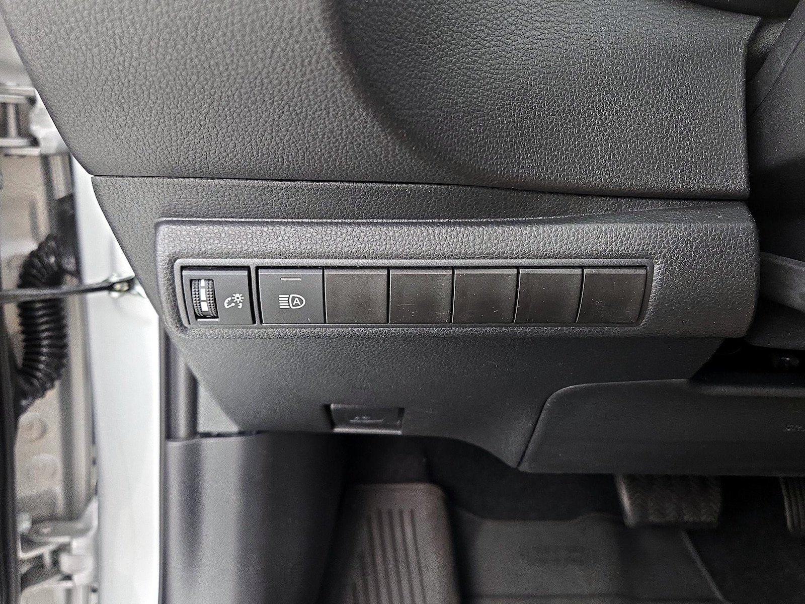 2024 Toyota Corolla LE - Photo 14
