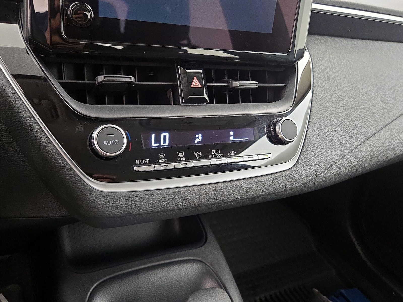 2024 Toyota Corolla LE - Photo 17