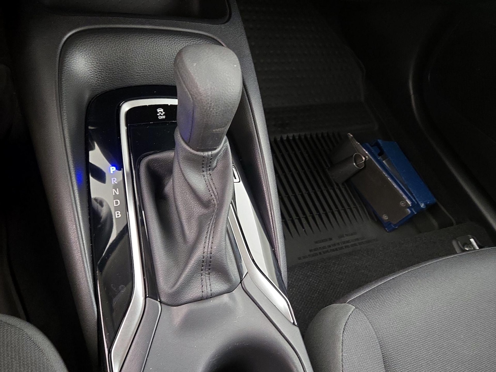 2024 Toyota Corolla LE - Photo 18